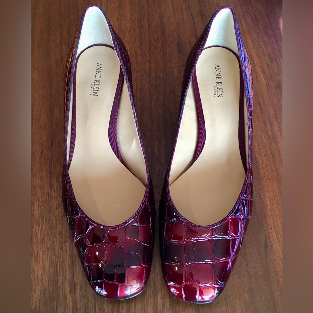 Anne Klein Ruby Croc Embossed Low Heel Pumps New Size 9